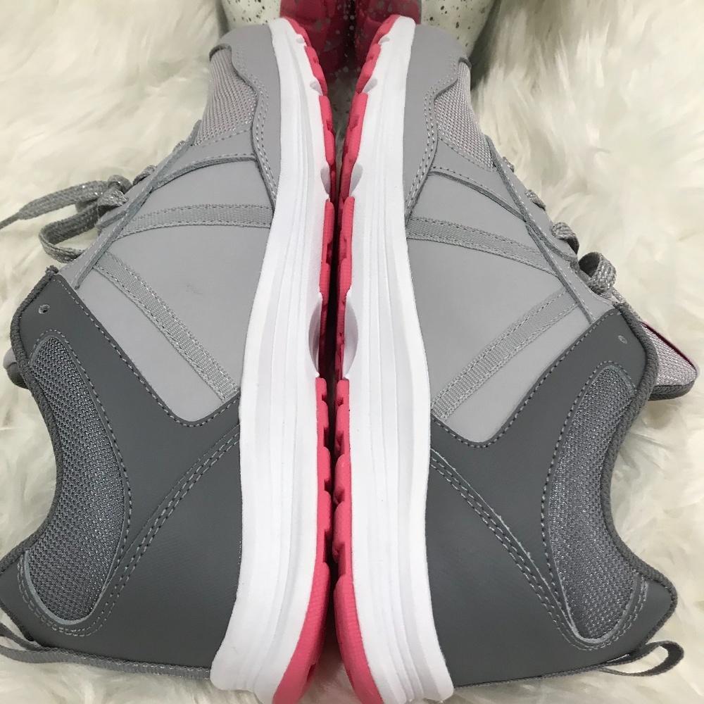 Reebock $25 New Size 6.5 - Picture 6 of 7